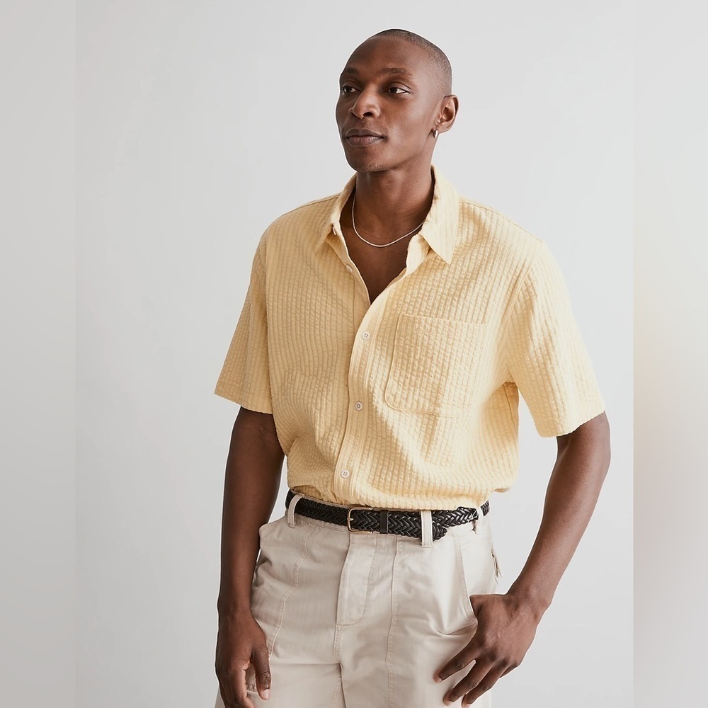 MadeWell Item NL143
Easy Short-Sleeve Shirt in Wide Seersucker